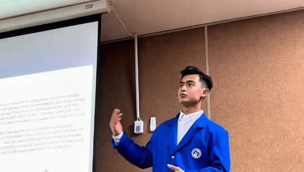 5 Potret Arhan Pratama Sidang Skripsi 2025: Presentasi Percaya Diri di Udinus